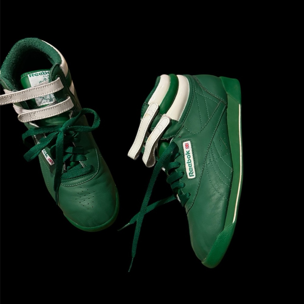 💚 Reebok Retro Green Leather Sneakers — Women's Size 9 💚